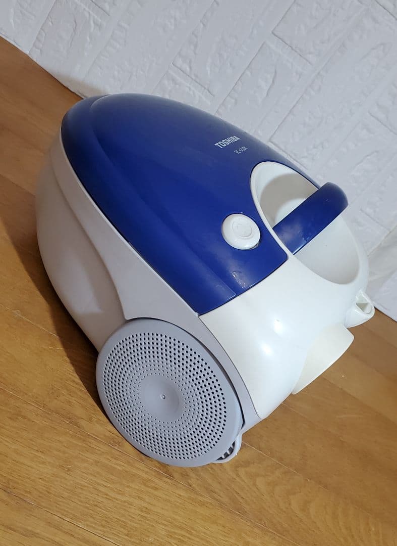 TOSHIBA　強力吸引力　 掃除機　紙パック1個付　ブルー　東芝　2018年製