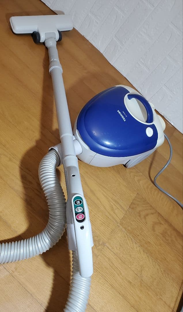 TOSHIBA　強力吸引力　 掃除機　紙パック1個付　ブルー　東芝　2018年製