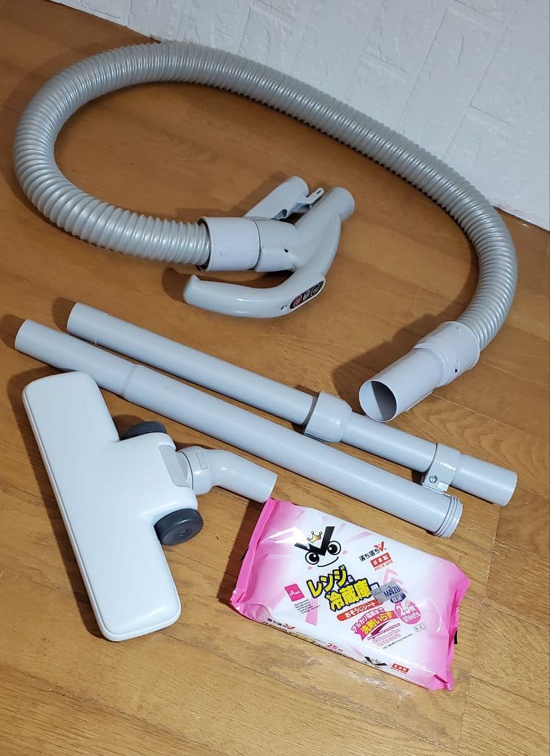 TOSHIBA　強力吸引力　 掃除機　紙パック1個付　ブルー　東芝　2018年製