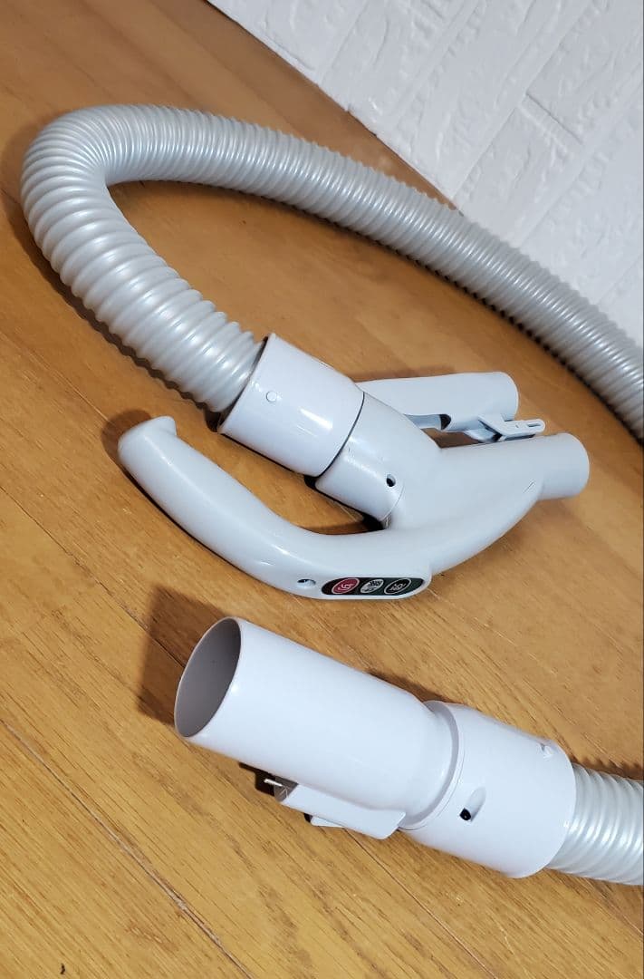 TOSHIBA　強力吸引力　 掃除機　紙パック1個付　ブルー　東芝　2018年製