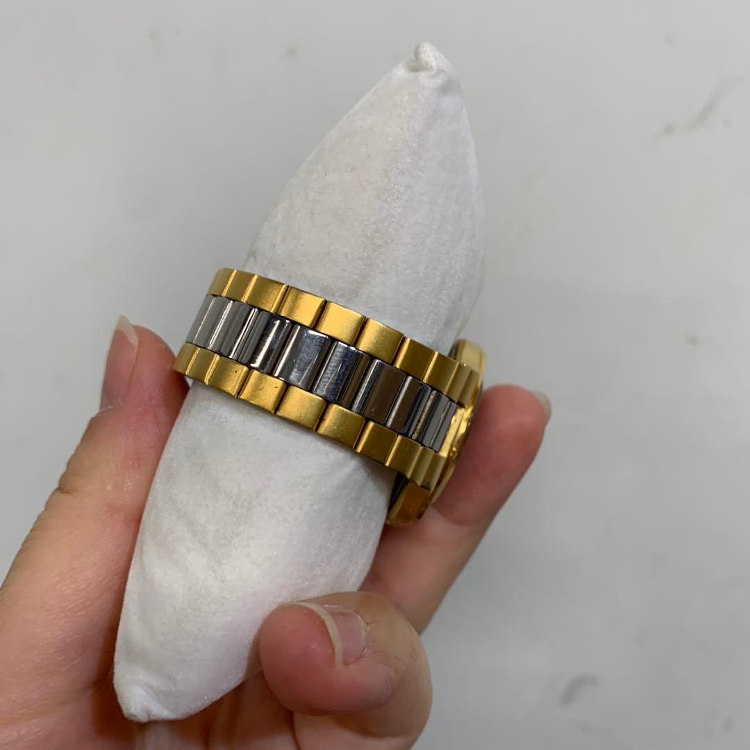 希少　ラピスクラブ【ラピスの腕時計】