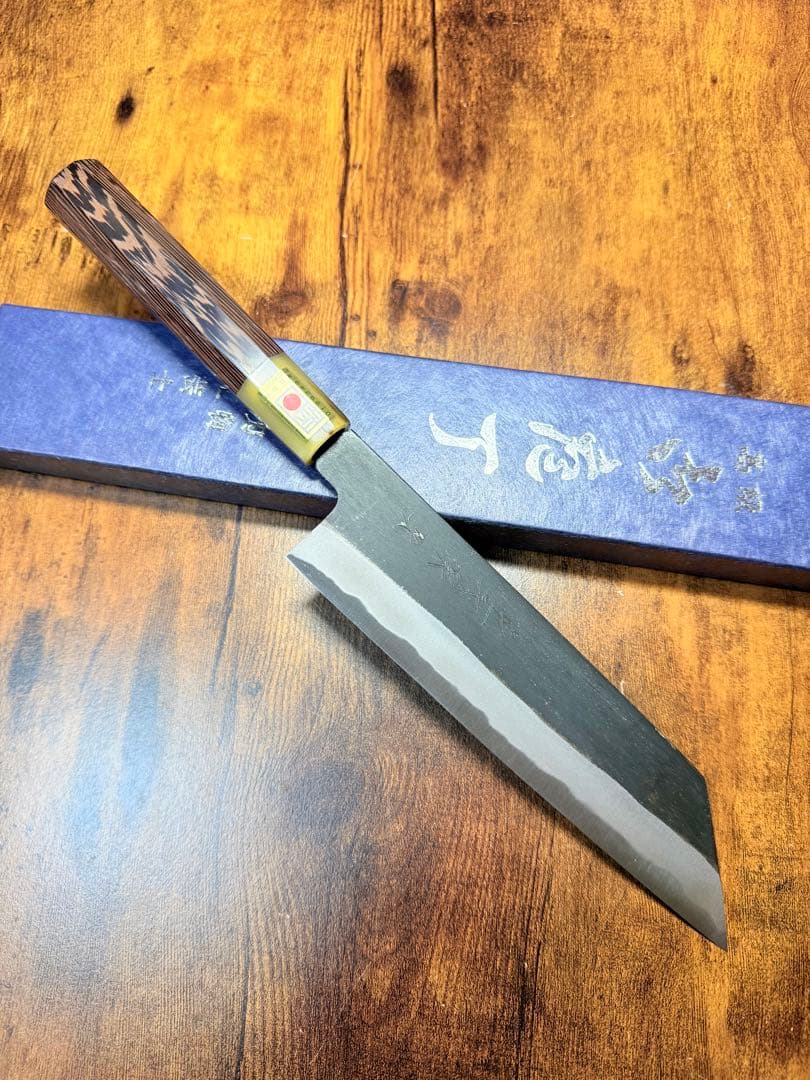 森本光一作　和牛刀 切付 黒打 包丁　7寸　白ニ鋼　ウェンジ白水牛八角柄