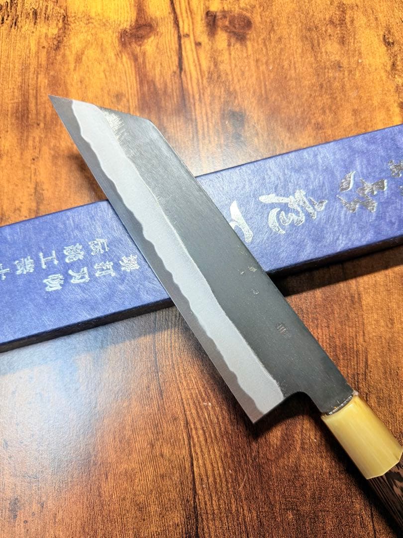 森本光一作　和牛刀 切付 黒打 包丁　7寸　白ニ鋼　ウェンジ白水牛八角柄