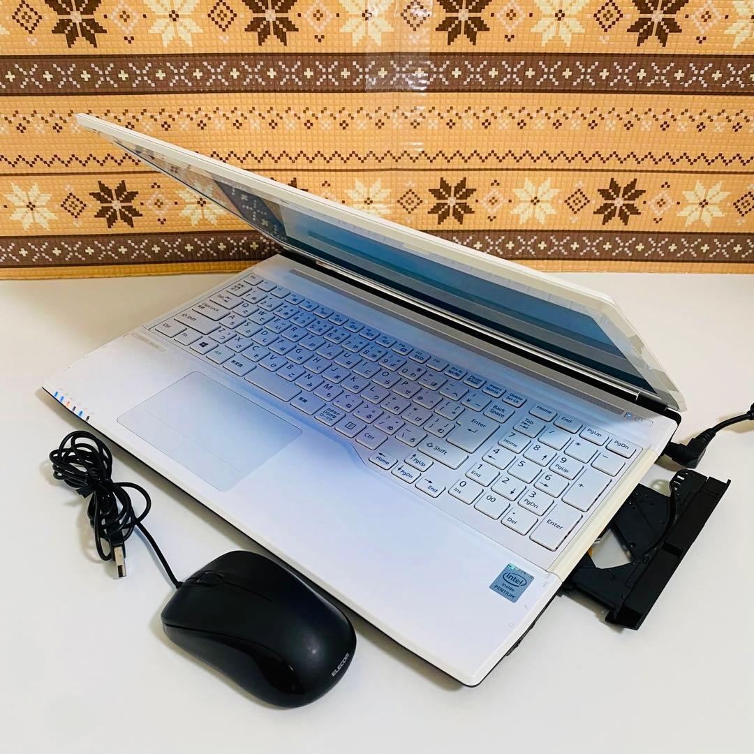 Y3 Fujitsuノートパソコン WEBカメラSSD高速 Windows11