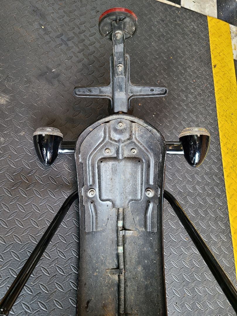 ボンネビルボバー純正リアフェンダーリアウィンカーブレーキランプ