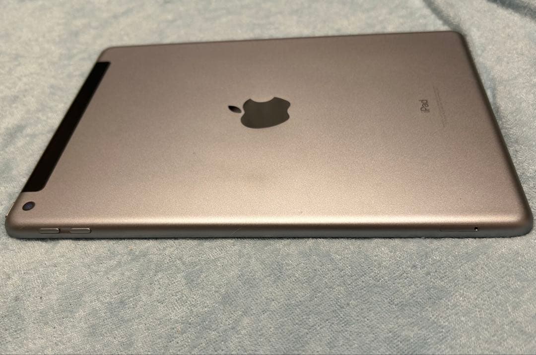 iPad (第6世代) セルラーモデル 32GB スペースグレイ