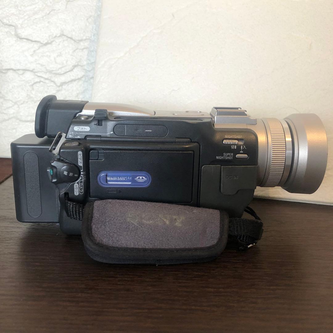 【USED】Sony DCR-TRV20 ビデオカメラ　専用チャージャー付き