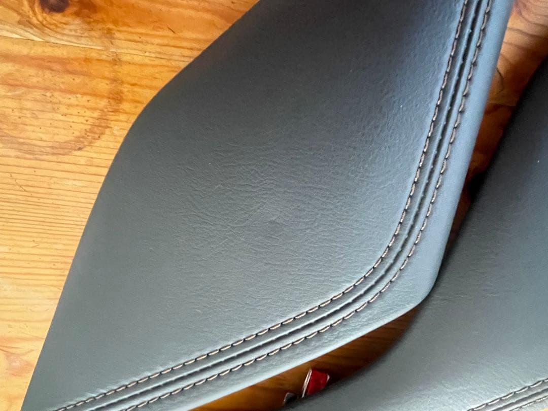 マツダCX-5 KF用 ニーレストパッド　左右セット