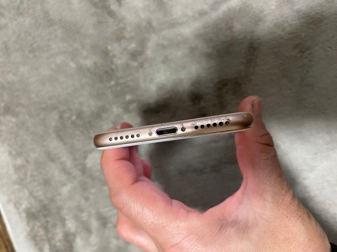 S*）様 iPhone 8 64GB 電池　77% ゴールドピンク