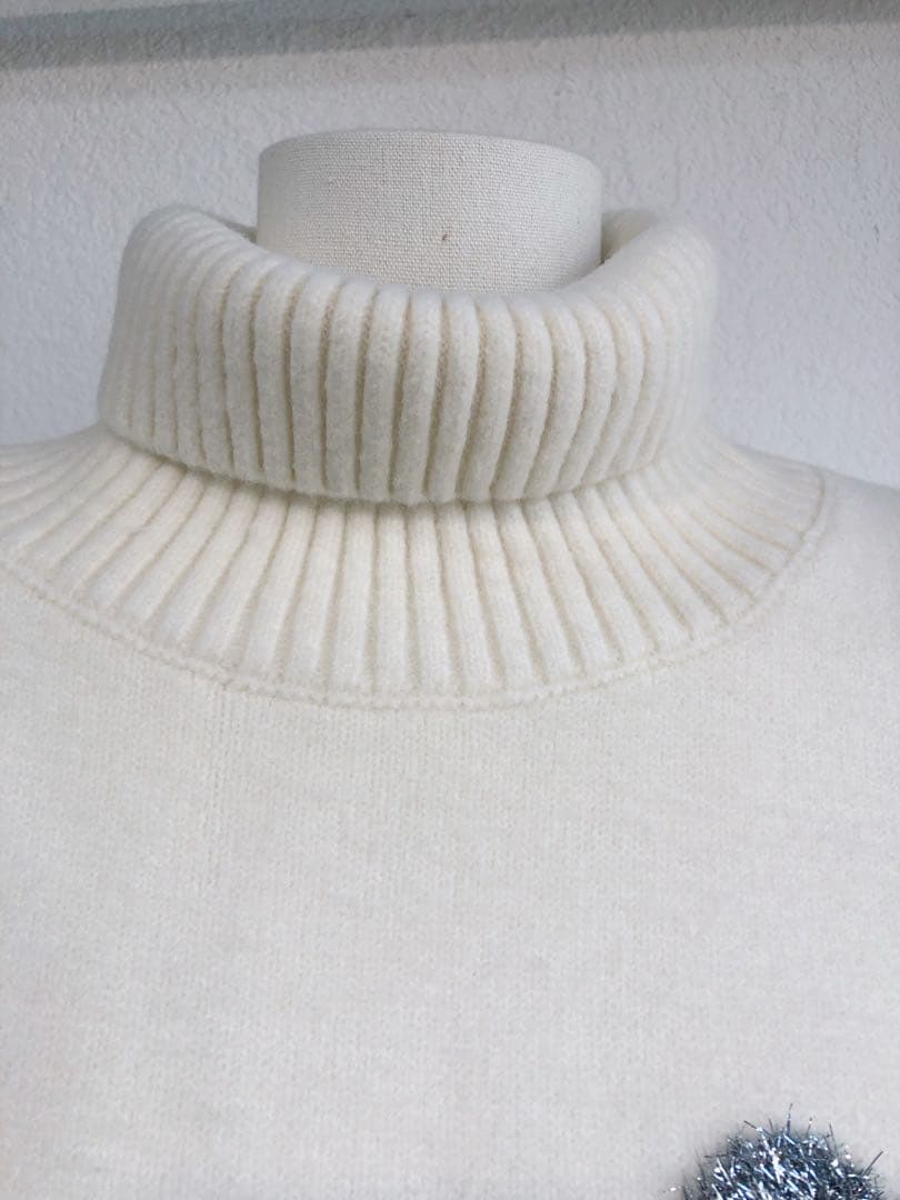 Ami Paris アイボリー タートルネックセーター ハート装飾 新品、未使用