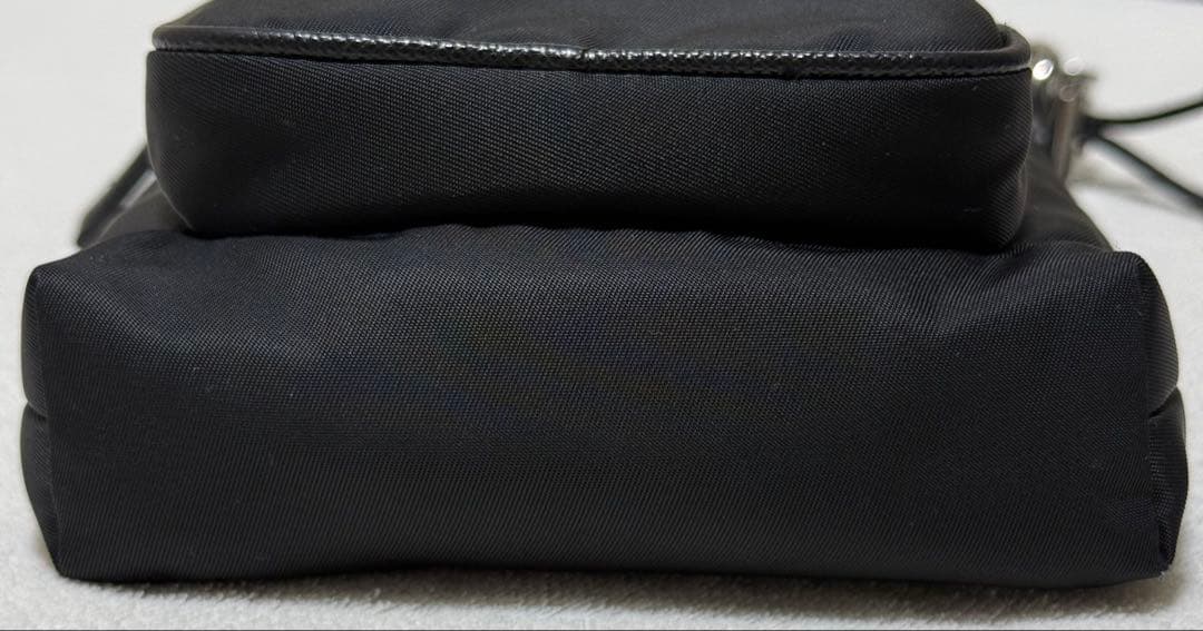 PRADA Re-Nylon スマートフォンケース