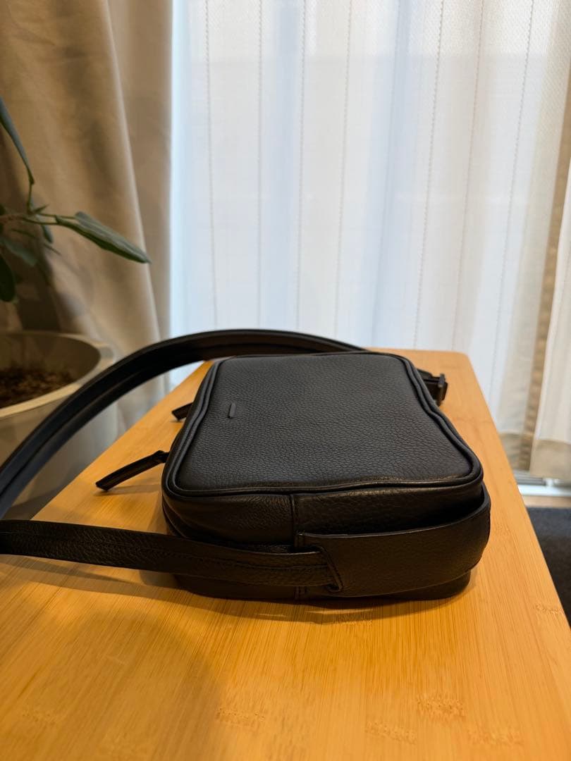 objects.io ソフトショルダーバッグ スモール ブラック