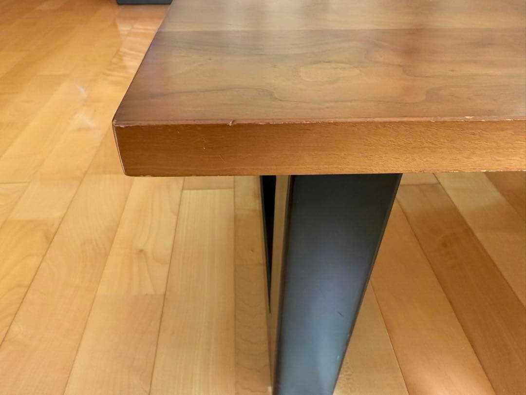 マスターウォール　ウォルナット無垢材センターテーブル