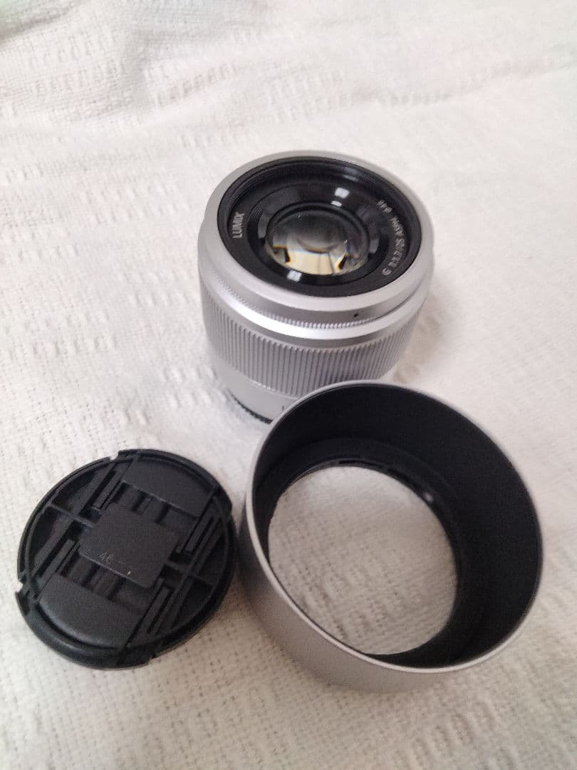 LUMIX G 25mm f1.7 シルバー レンズ