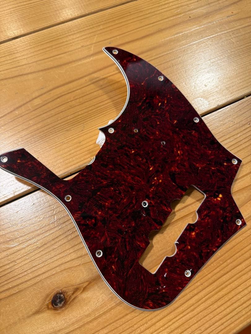 フェンダー　Vintera II 60s Jazz Bass ピックガード