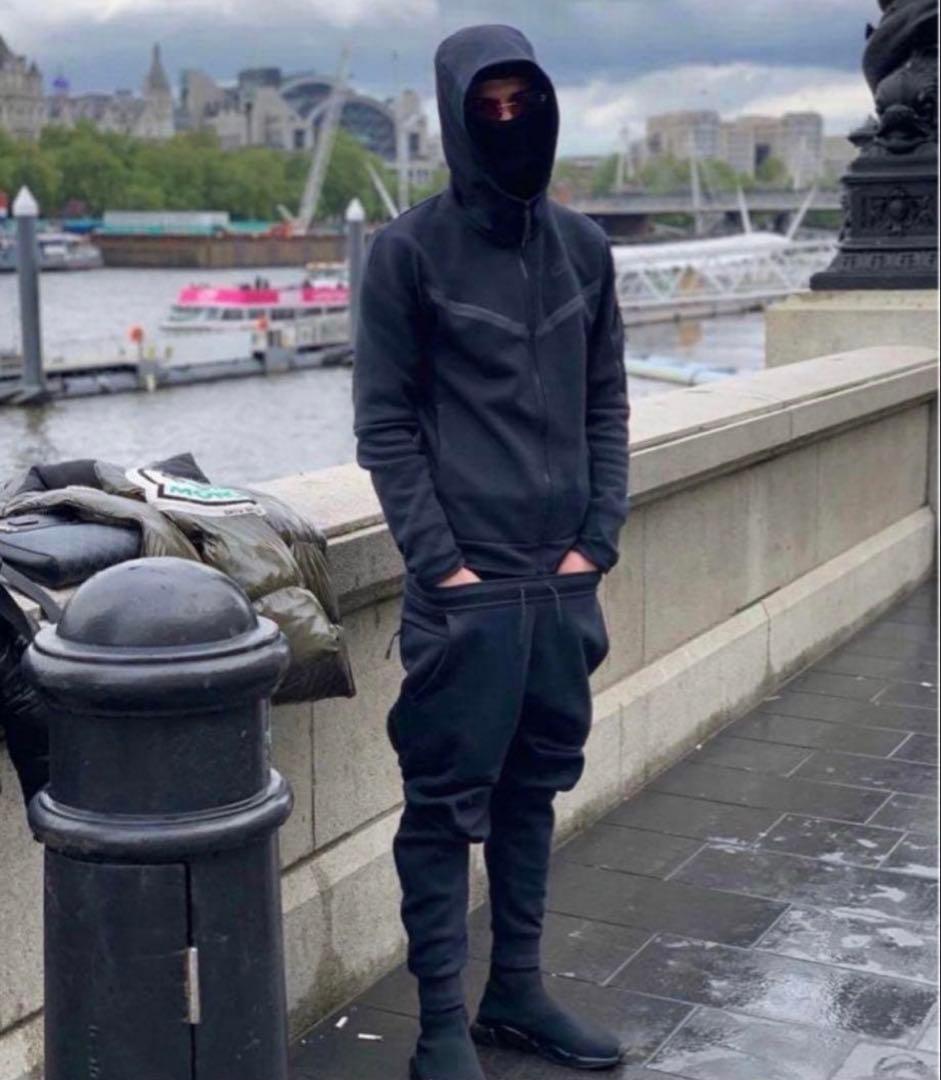 NIKE テックフリース　ブラック　上下セットアップ　白タグ　海外