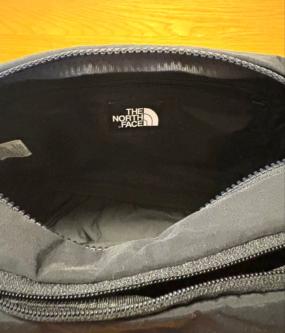 THE NORTH FACE ブラックショルダーバッグ