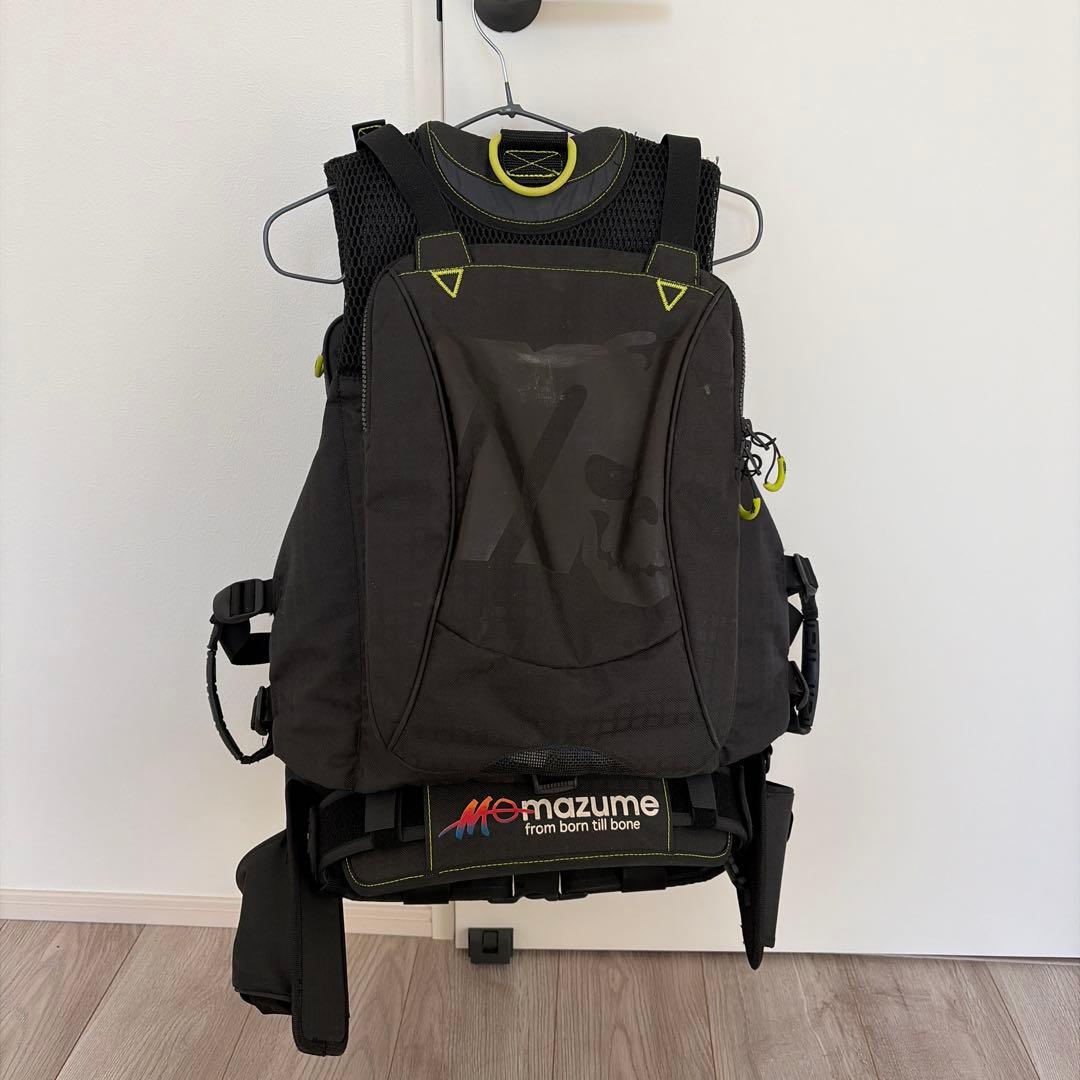 mazume Red Moon フィッシングベスト ブラック/グリーン