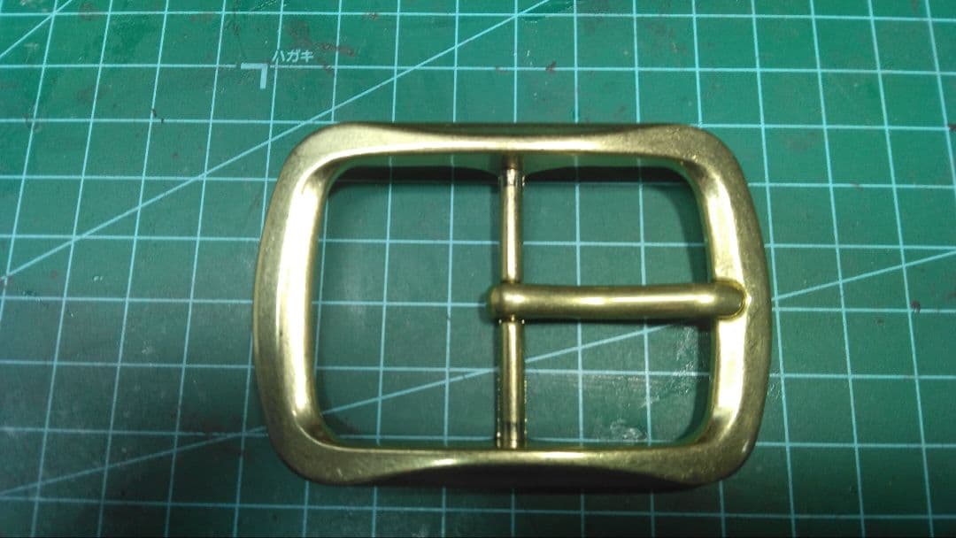 栃木レザースタッズベルト　ブラック　ニッケル＆ブラス　アクリル　アクアブルー