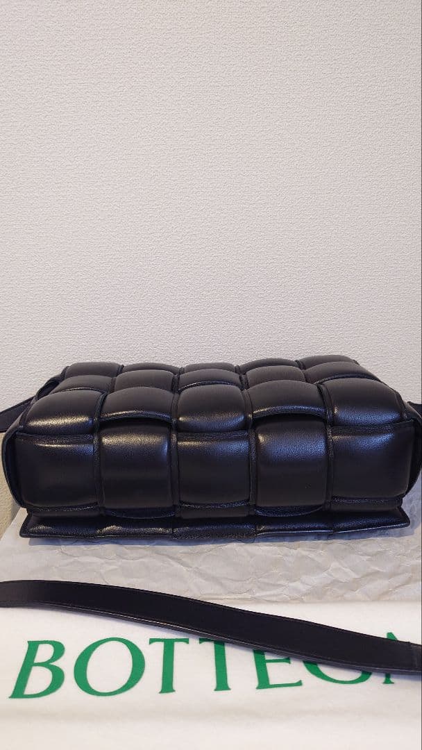 定価70万円 ボッテガヴェネタ パデットカセット バッグ ブラック シルバー金具