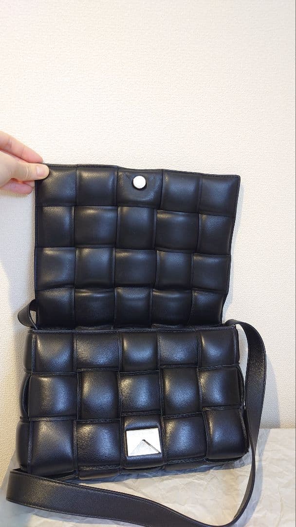定価70万円 ボッテガヴェネタ パデットカセット バッグ ブラック シルバー金具