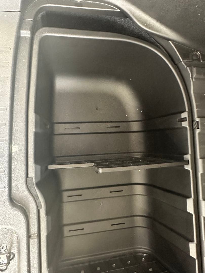 セレナC27 ラゲッジアンダートレイ