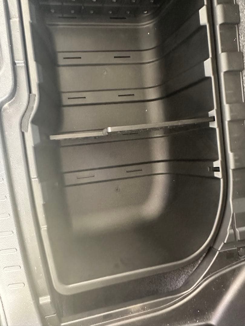 セレナC27 ラゲッジアンダートレイ
