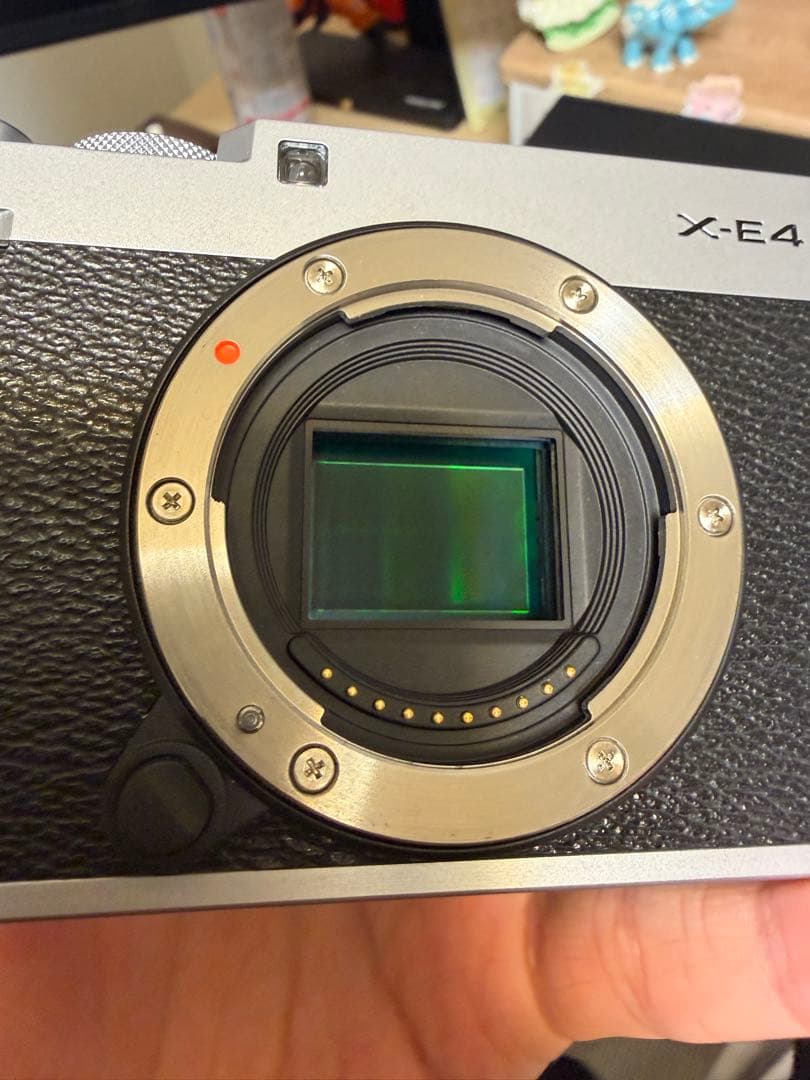 【美品】FUJIFILM X-E4 ボディ シルバー（保証書箱取説等あり）