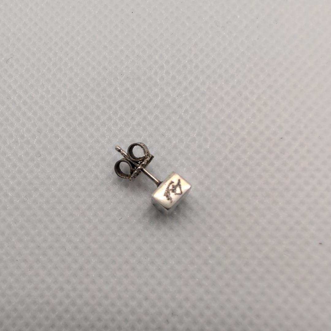 レア✨️STANLEY GUESS　スタンリーゲス　ピアス　スクエアシェル