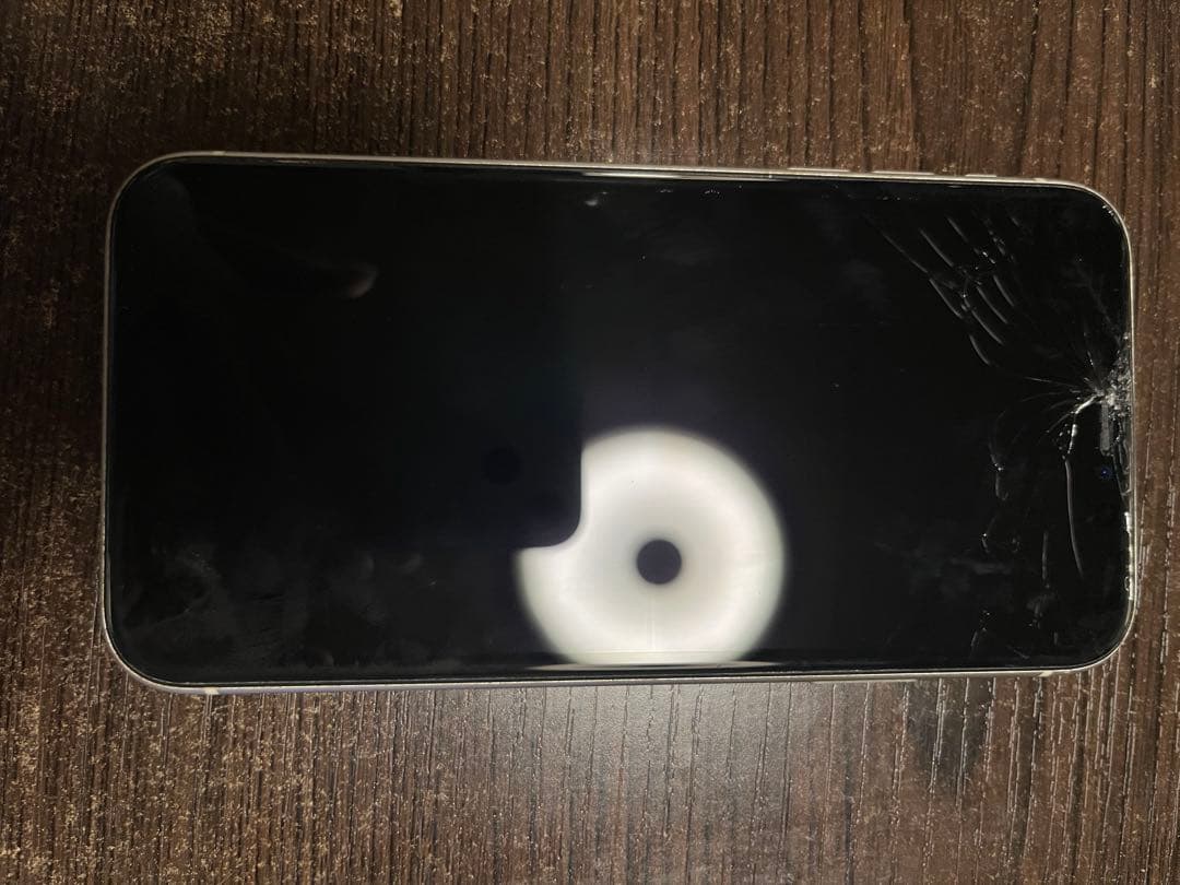 ま*と様 Apple iPhone 11 ホワイト 画面にひびあり 73% ジャ