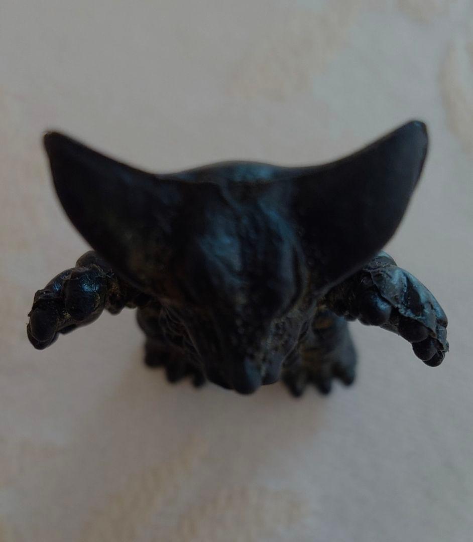 ウルトラマン　怪獣　消しゴム　ゴモラII　黒色　スプレー　美品　レア