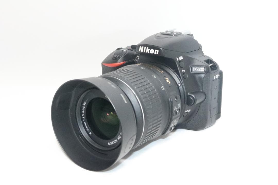 11/1まで！S回数少⭐Nikon D5600 美品⭐シリーズ最新！⭐一眼レフ
