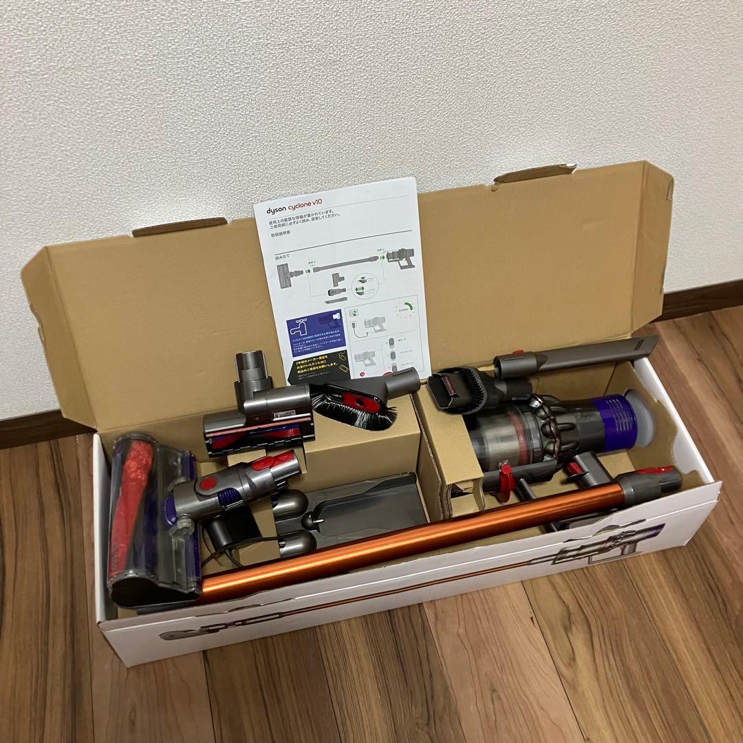 Dyson V10 スティッククリーナー 本体　アタッチメント　ダイソン