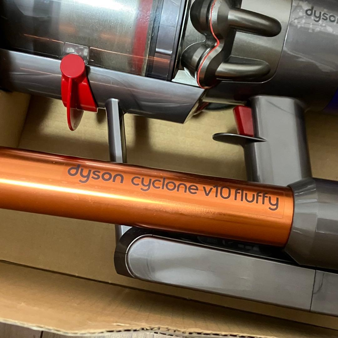 Dyson V10 スティッククリーナー 本体　アタッチメント　ダイソン