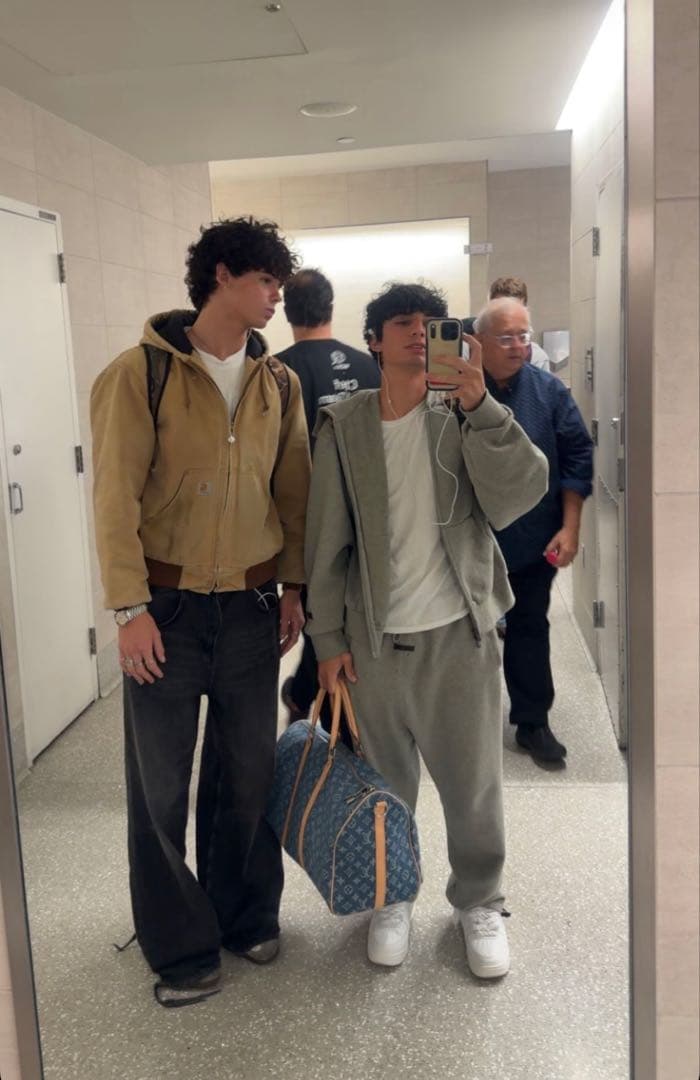 [S] Carhartt J131 BRN アクティブジャケット フード　付き￼