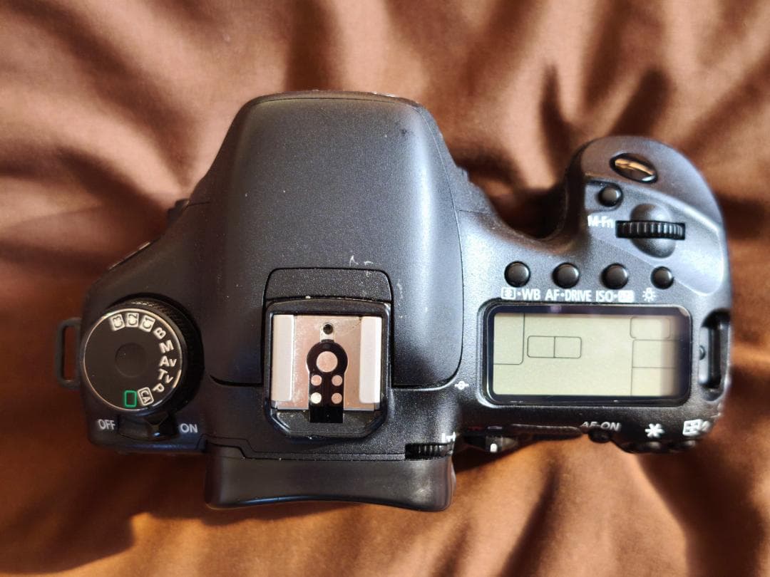 美品 キヤノン EOS 7D 本体、充電器ほか　ショット数13,189回