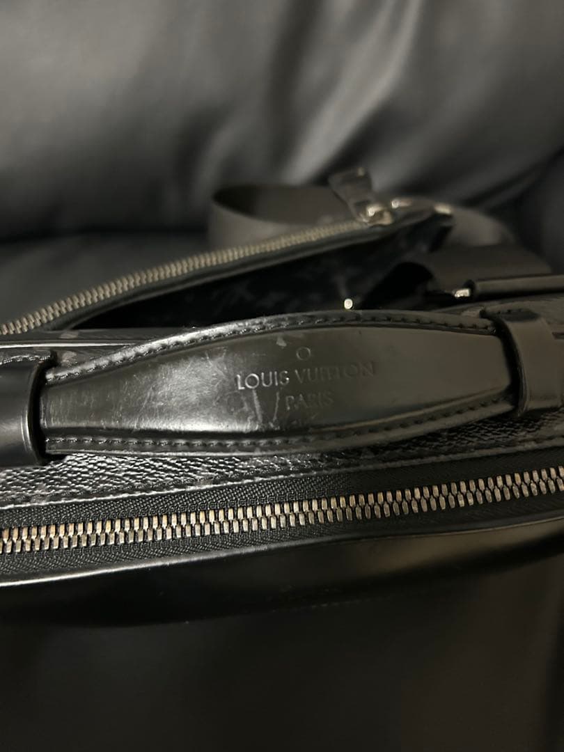 鳥ちゃんLouis Vuitton ブラック ボディバッグM42906