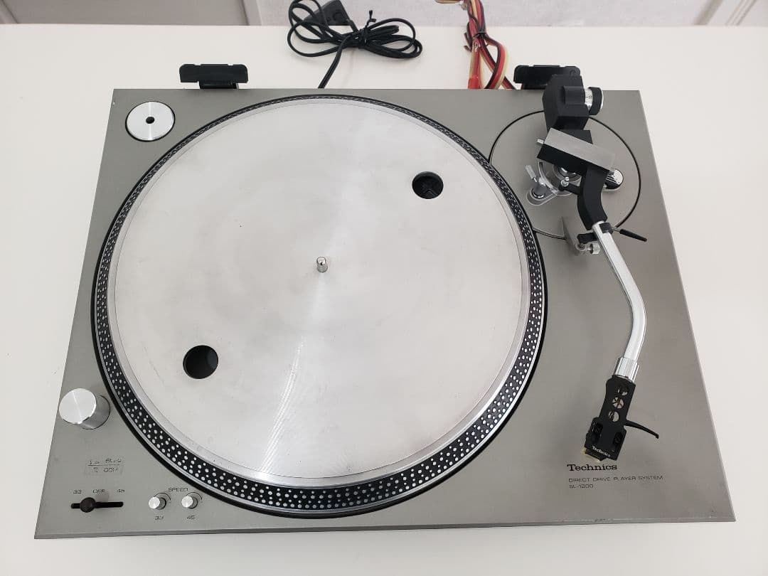 Technics SL-1200 ターンテーブル