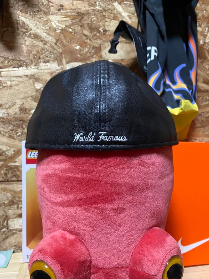 supreme ニューエラ　レザーキャップ