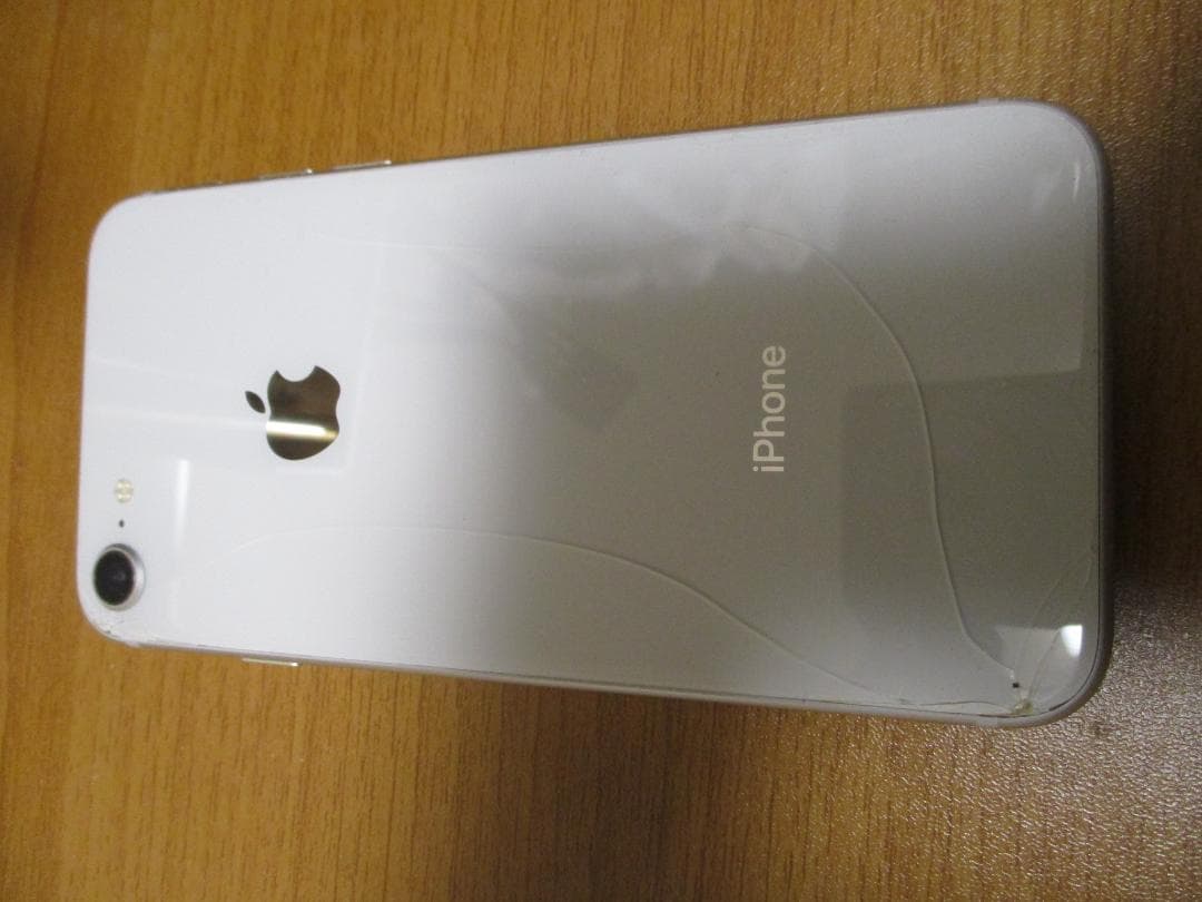 お*り様 【ジャンク】Apple iPhone 8 シルバー 128GB