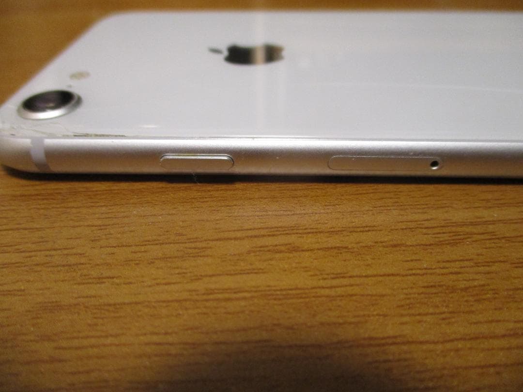 お*り様 【ジャンク】Apple iPhone 8 シルバー 128GB