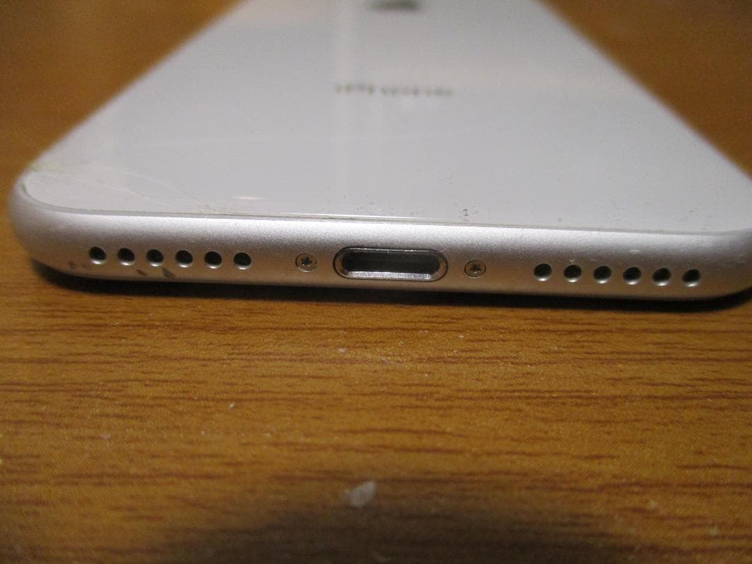 お*り様 【ジャンク】Apple iPhone 8 シルバー 128GB