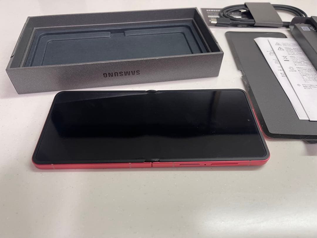 Samsung Galaxy Z Flip7 コーラルレッド