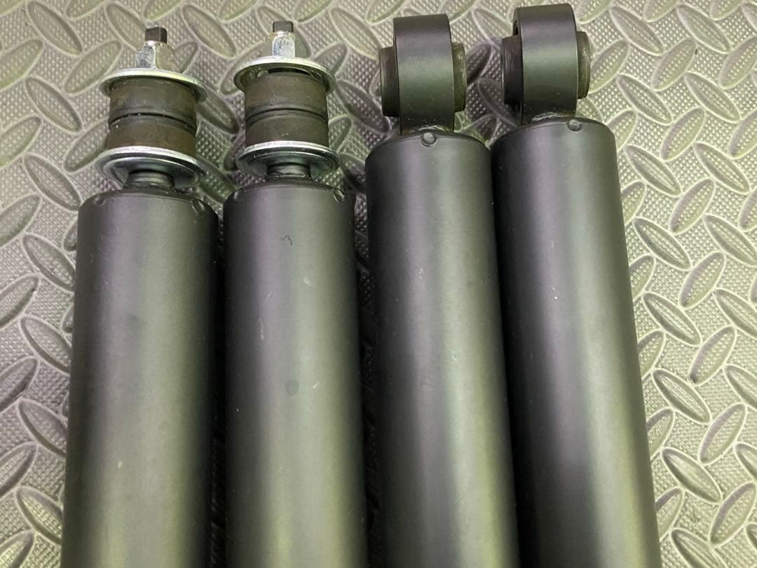 ジムニー　JB64 純正ショック　中古美品　４本セット