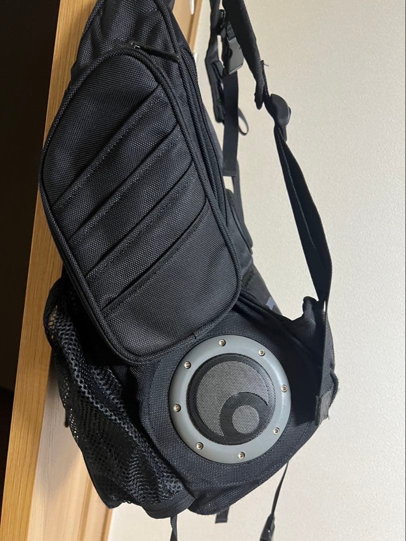 OSIRIS スピーカー付き黒リュック
