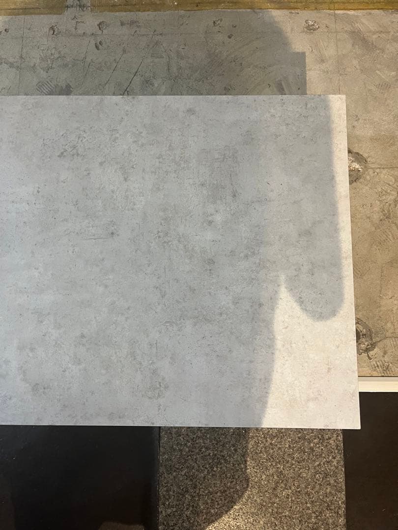 コンクリート調　ローテーブル