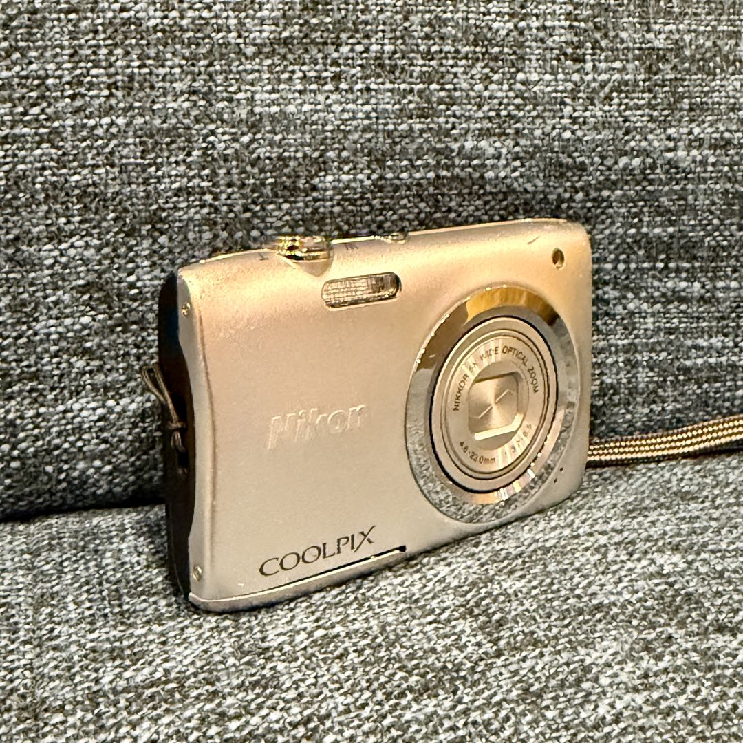 Nikon COOLPIX A100 シルバー Digital Camera