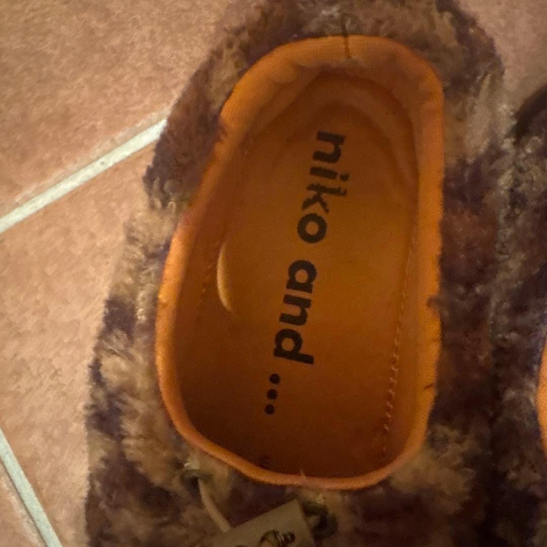 niko and ヒョウ柄オリジナルニコモコモックシューズ