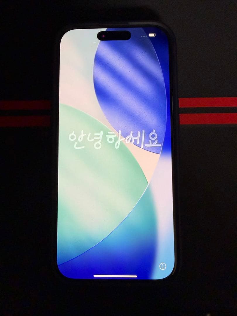 Apple iPhone 16Pro ブラックチタニウム　本体