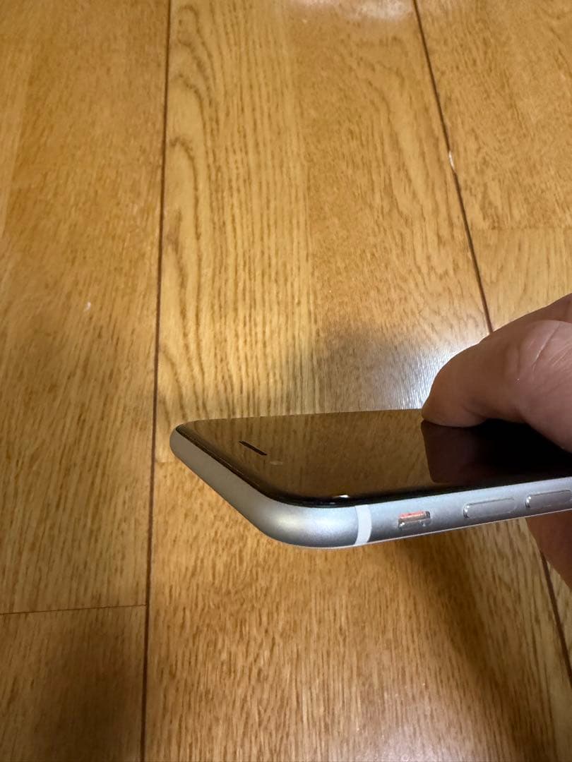 【再値下げ】iPhone SE2 純正箱と付属品あり　SIMフリー